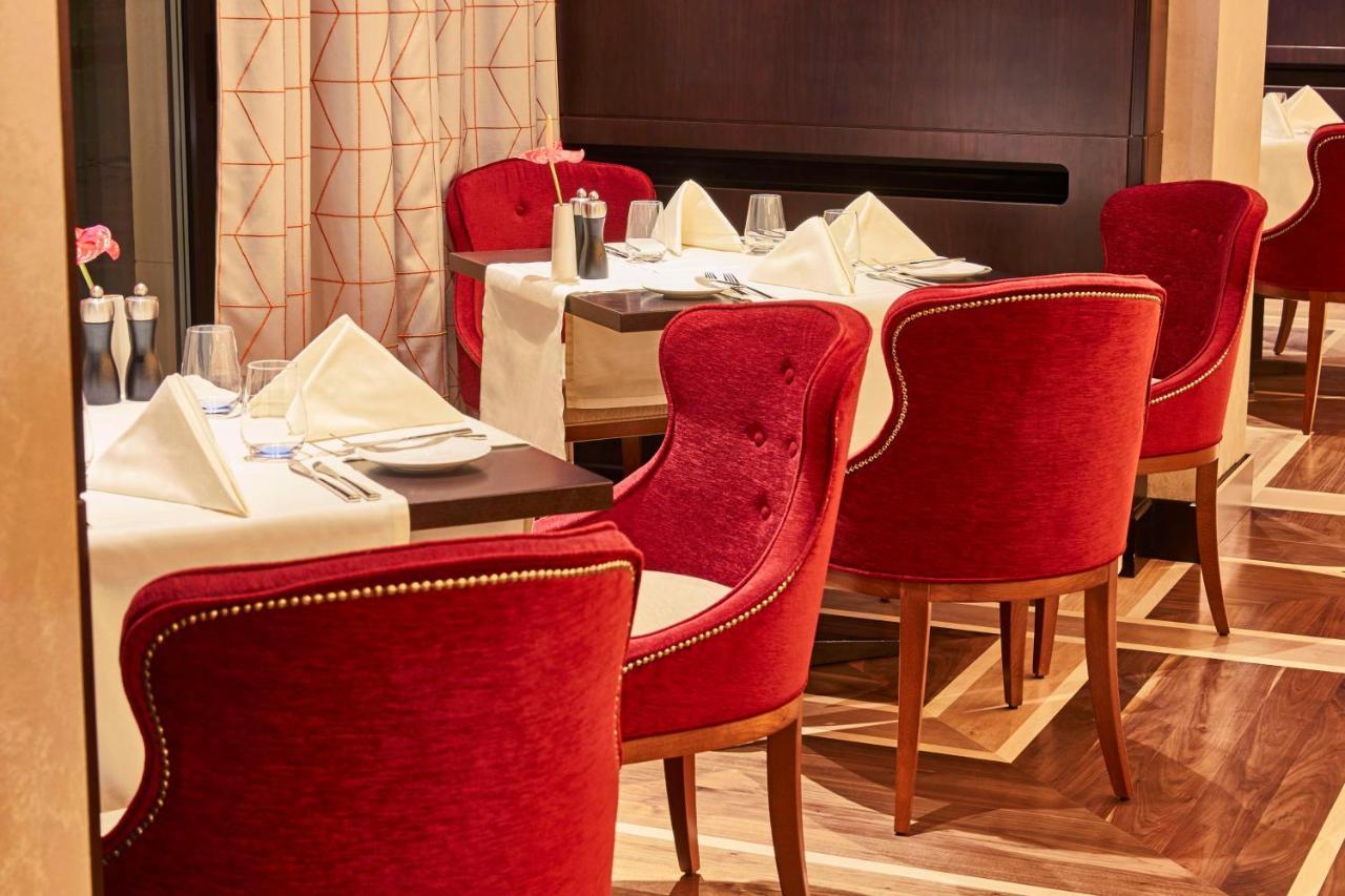 แกรนด์ โฮเต็ล เคมปินสกี้ ริกา Hotel รีกา ภายนอก รูปภาพ The restaurant