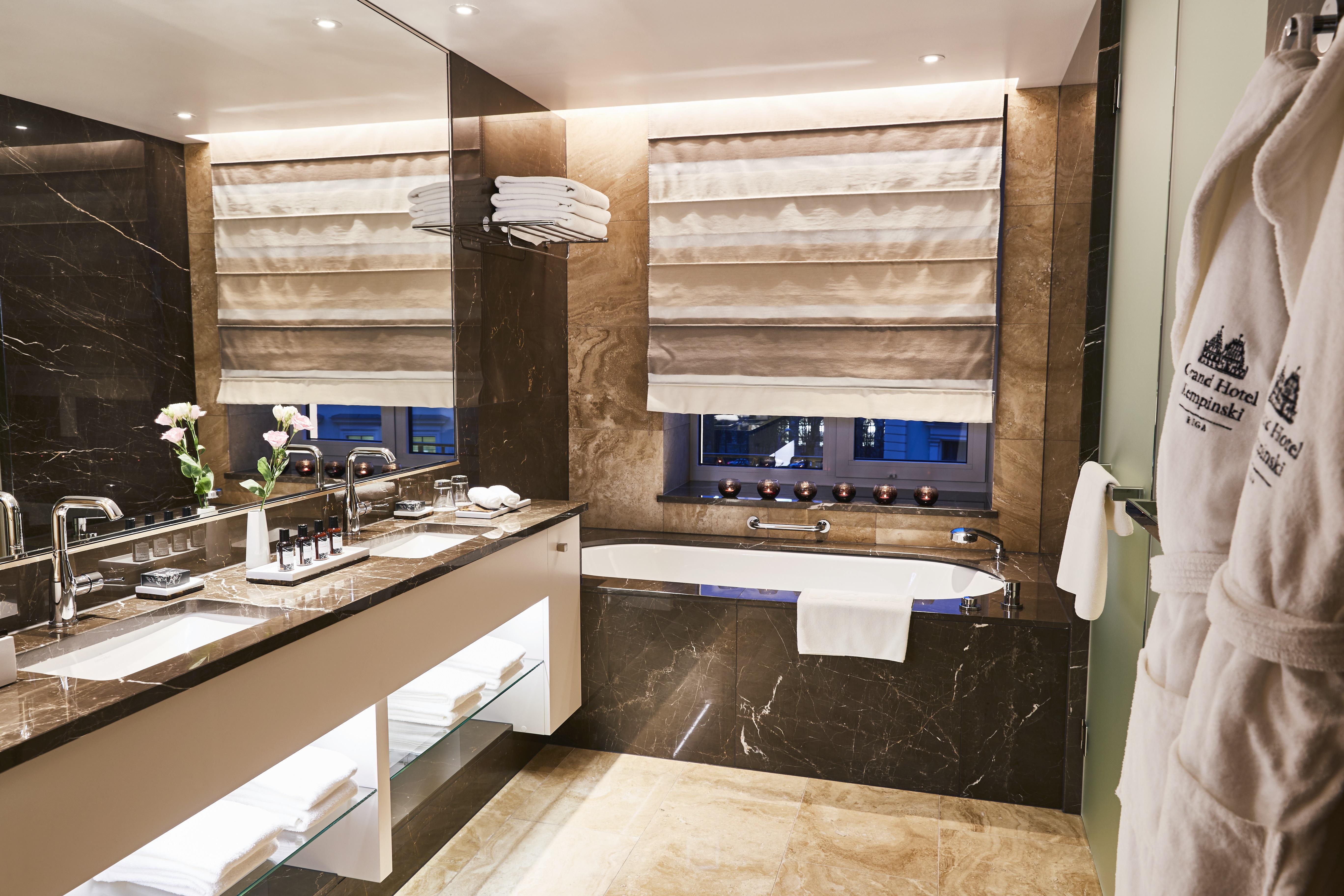 แกรนด์ โฮเต็ล เคมปินสกี้ ริกา Hotel รีกา ภายนอก รูปภาพ Bathroom