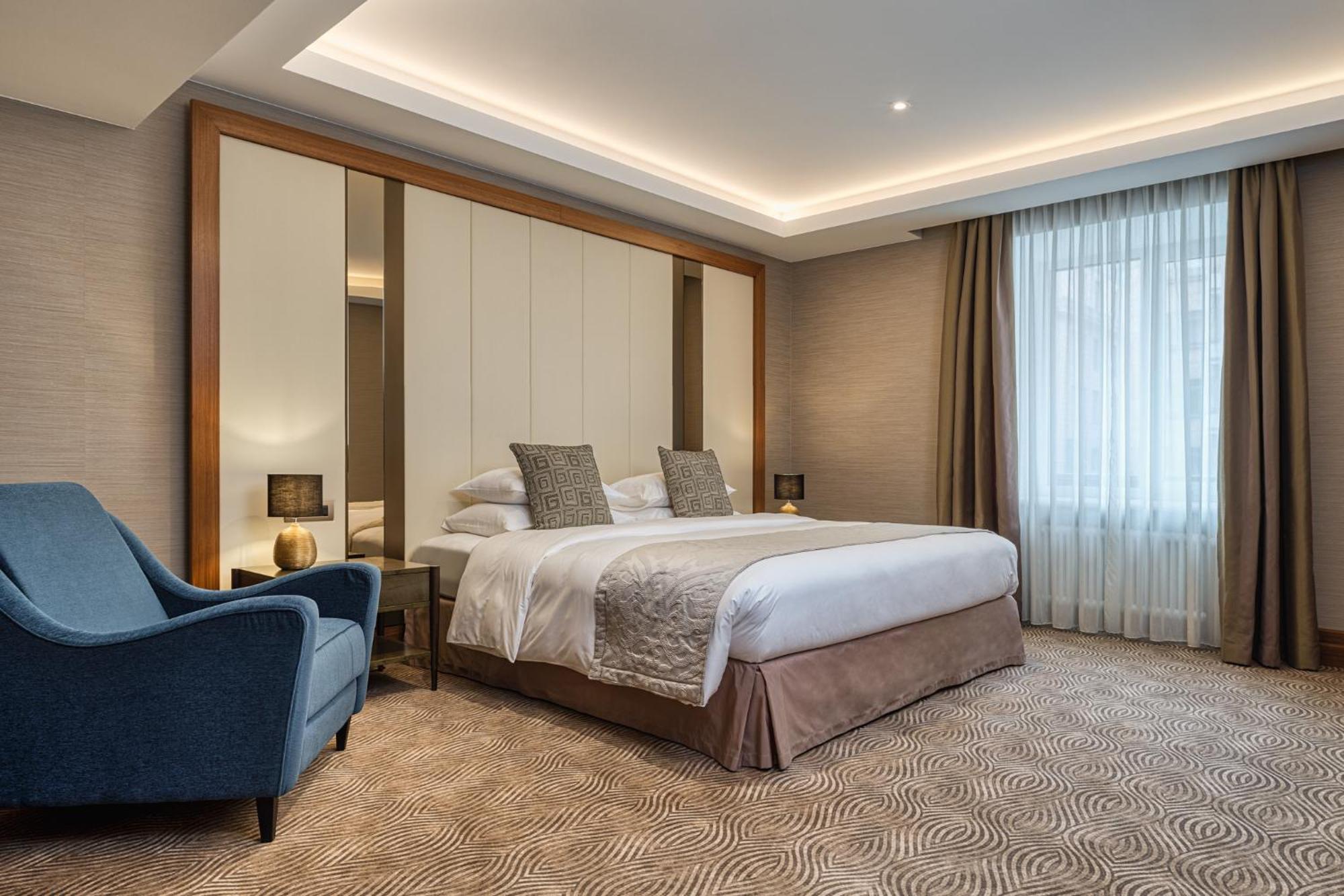 แกรนด์ โฮเต็ล เคมปินสกี้ ริกา Hotel รีกา ภายนอก รูปภาพ A bedroom at the hotel