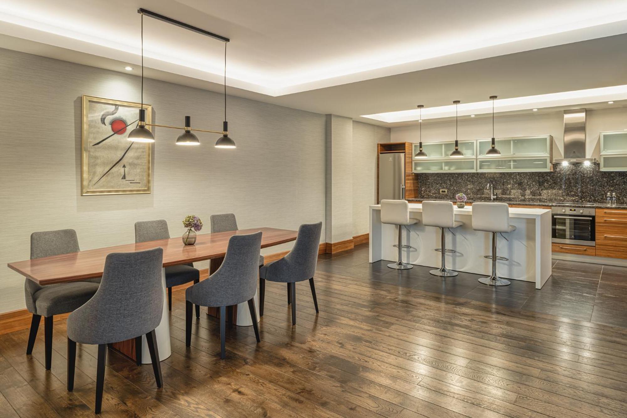 แกรนด์ โฮเต็ล เคมปินสกี้ ริกา Hotel รีกา ภายนอก รูปภาพ A kitchen and dining room in a private home