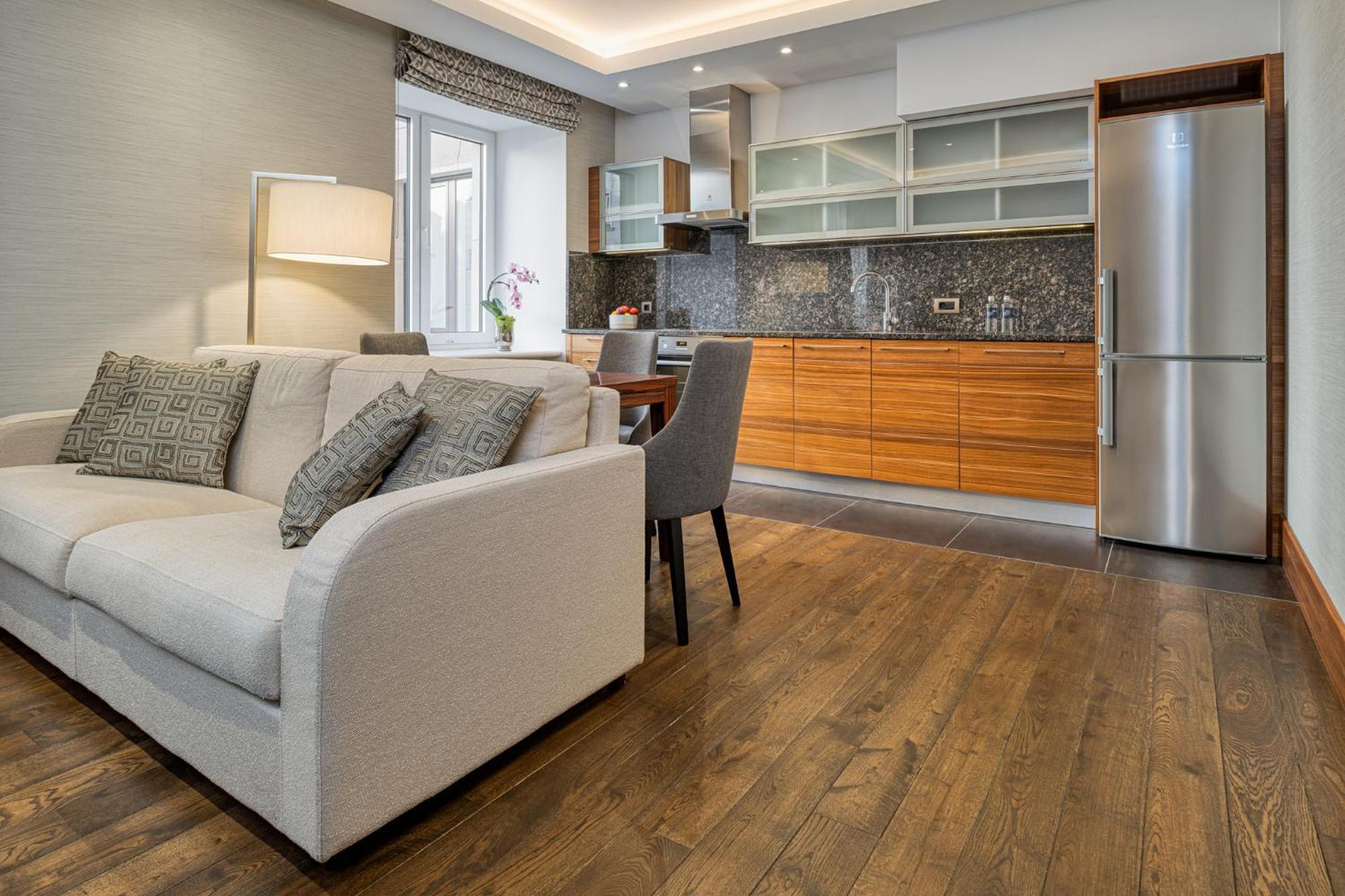แกรนด์ โฮเต็ล เคมปินสกี้ ริกา Hotel รีกา ภายนอก รูปภาพ Laminate flooring