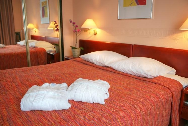 แกรนด์ โฮเต็ล เคมปินสกี้ ริกา Hotel รีกา ภายนอก รูปภาพ A typical room at the hotel