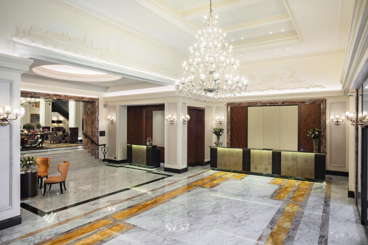 แกรนด์ โฮเต็ล เคมปินสกี้ ริกา Hotel รีกา ภายนอก รูปภาพ The lobby of the hotel